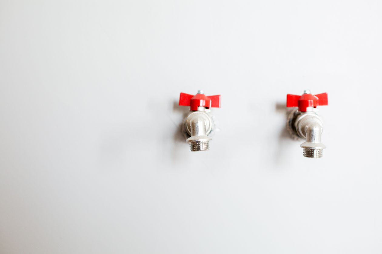 Taps, toilets and tapware
